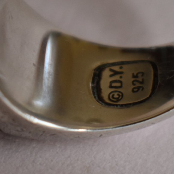 David Yurman Streamline® Signet Ring - Picture 5 of 8